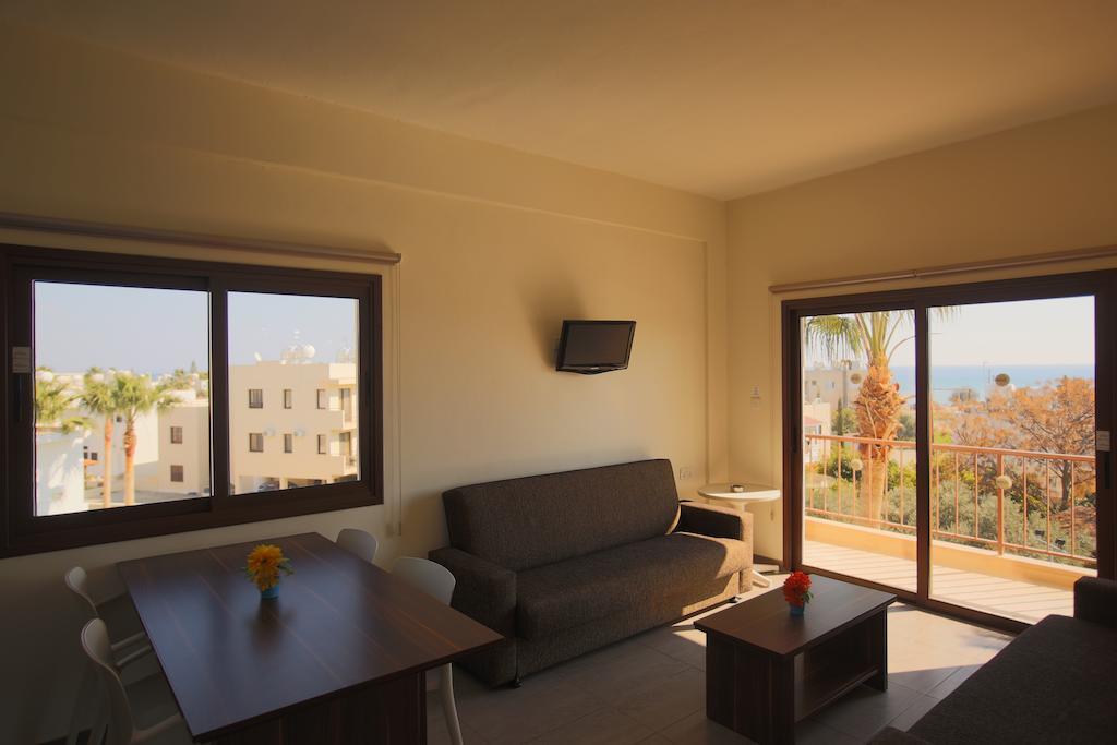 Lucky Hotel Apartments Larnaca Dış mekan fotoğraf