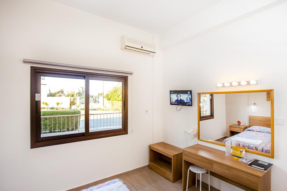 Lucky Hotel Apartments Larnaca Dış mekan fotoğraf