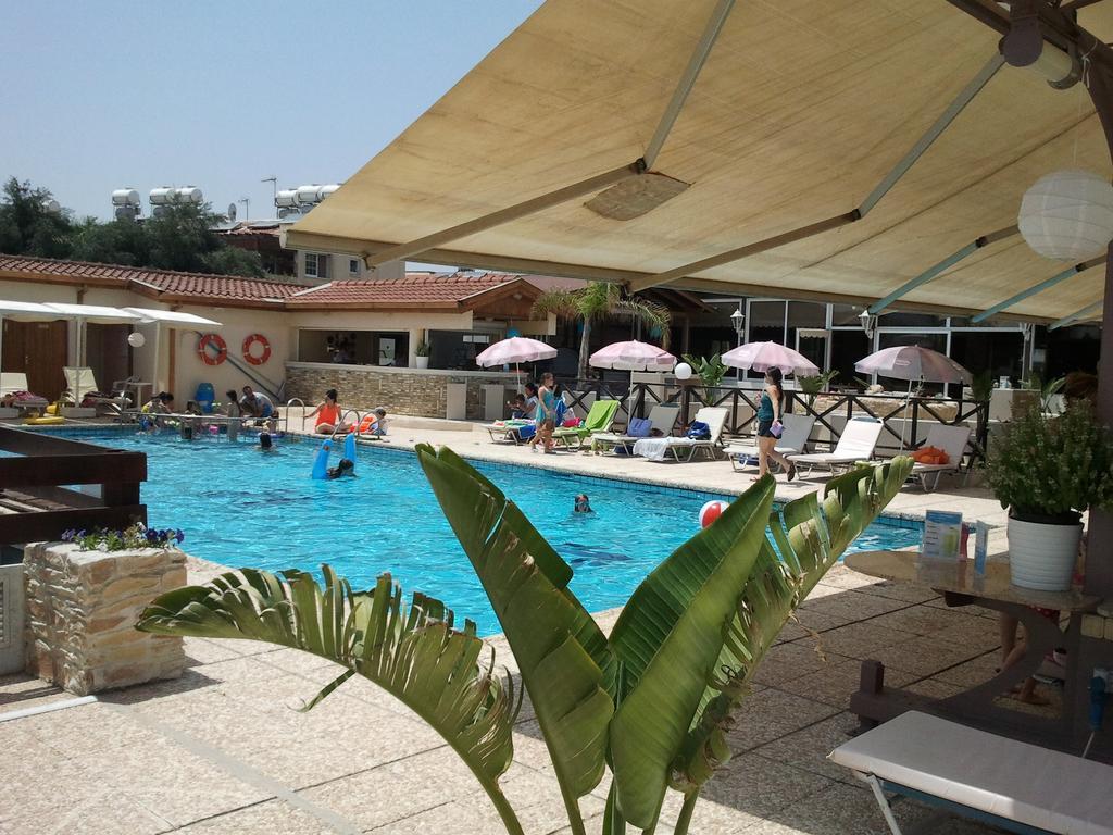 Lucky Hotel Apartments Larnaca Dış mekan fotoğraf