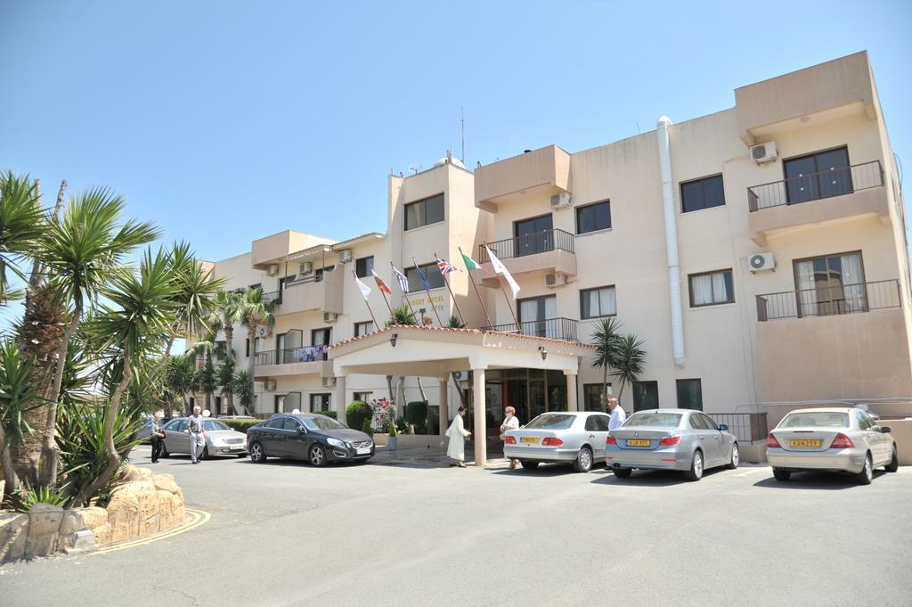 Lucky Hotel Apartments Larnaca Dış mekan fotoğraf