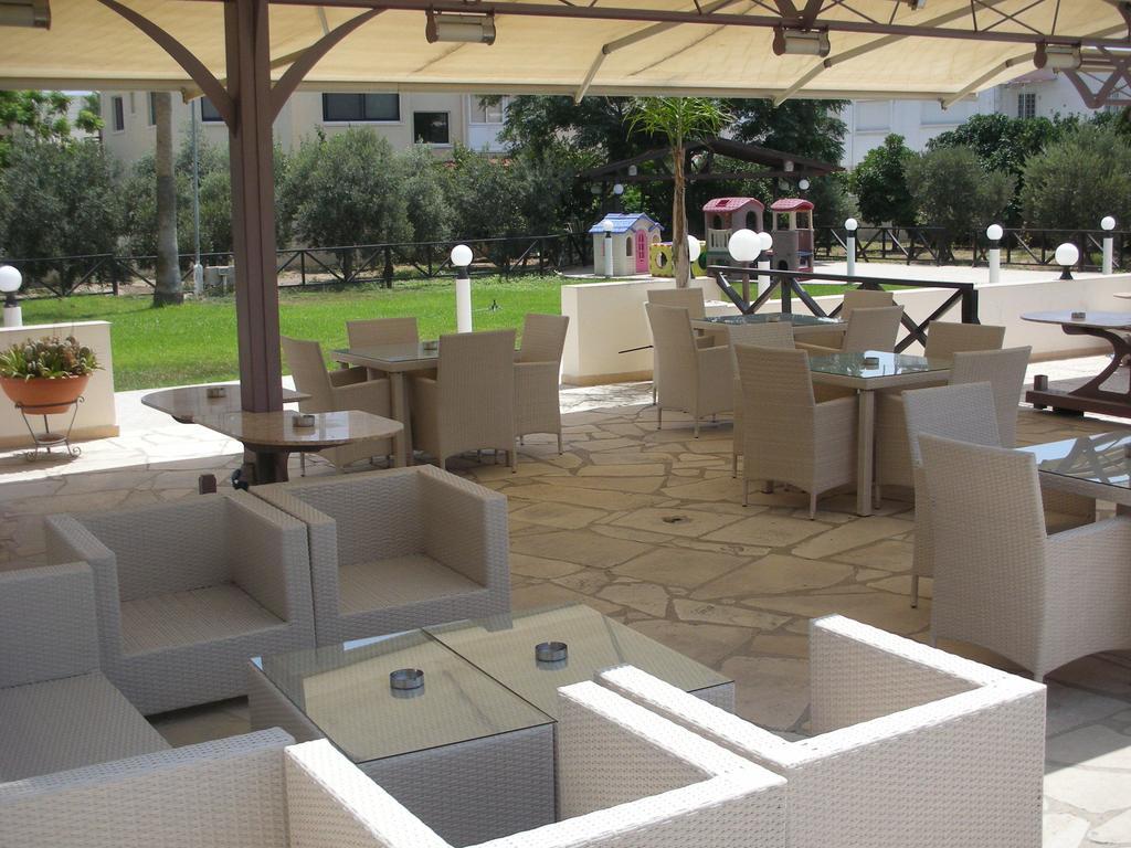 Lucky Hotel Apartments Larnaca Dış mekan fotoğraf