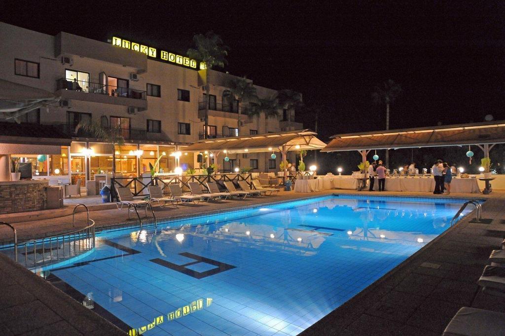 Lucky Hotel Apartments Larnaca Dış mekan fotoğraf