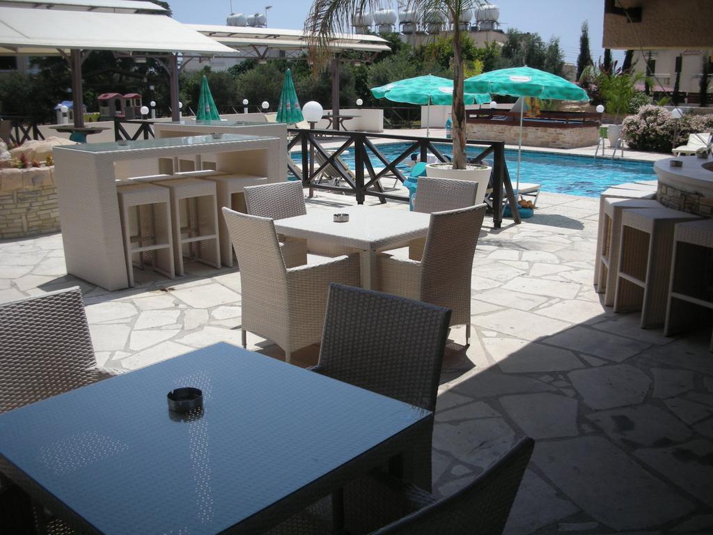 Lucky Hotel Apartments Larnaca Dış mekan fotoğraf